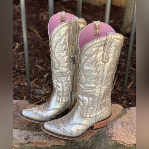 Junk Gypsy by Lane Boots-
Nighthawk Gold
Metallic Boots - Picture 3 of 9